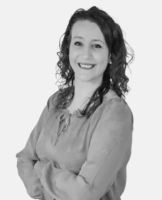 Natalia Ponce, Gestión de cuentas